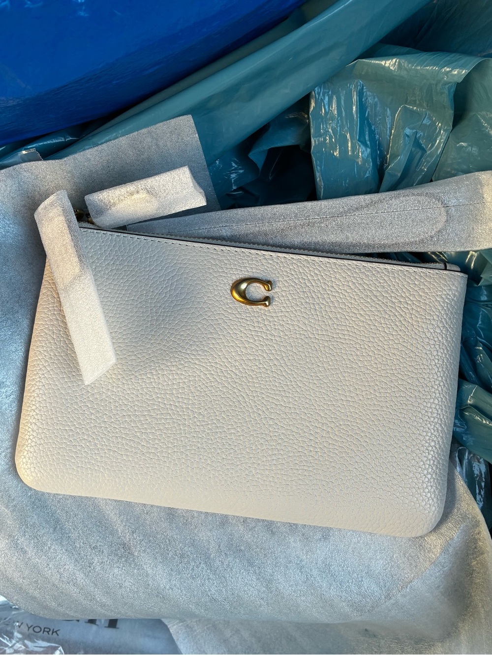 Coach Essential Small WristletChalk Polished Pebble Leather Gold C Logo CH818 - Picture 7 of 7